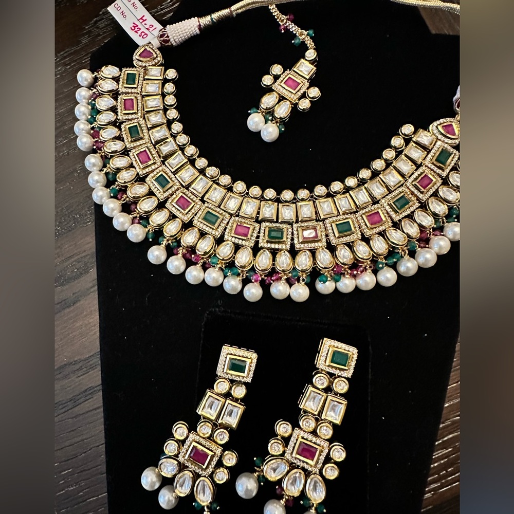Beautiful brand new Indian jewelry gold plated kundan diamonds women reversible